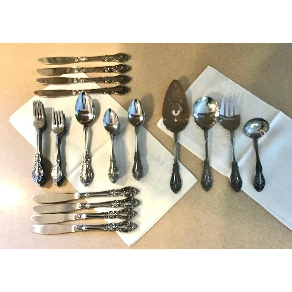 Vintage Oneida Michelangelo Victorian Flatware Set Silverplate 40 Pieces